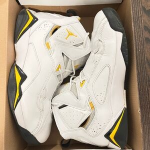 🏀 Jordan True Flight